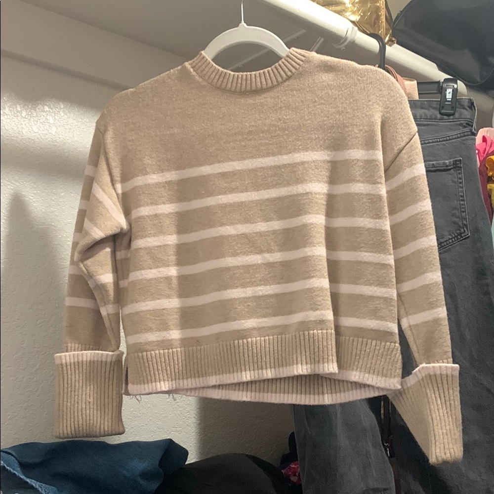 Vigoss Women's Striped Beige and Cream Sweater